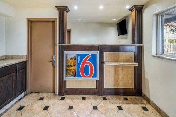 Foto van 1 tweepersoonsbed | Roken toegestaan - Vakantiehuis in Toms River - FloorPlan