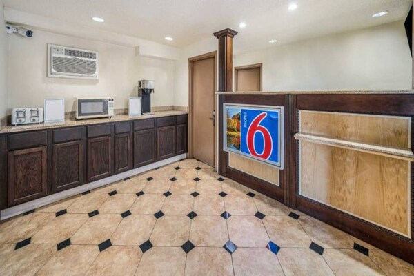 Foto van 1 tweepersoonsbed | Roken toegestaan - Vakantiehuis in Toms River - FloorPlan