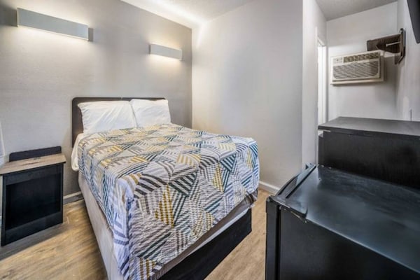 Foto van 1 tweepersoonsbed | Roken toegestaan - Vakantiehuis in Toms River - BedRoom