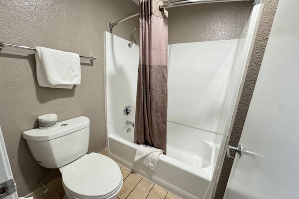 Foto van 1 tweepersoonsbed (queensize) | Rookvrij, minikoelkast - Facilities