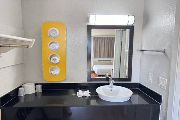 Foto van 1 tweepersoonsbed (queensize) | Rookvrij, minikoelkast - Facilities