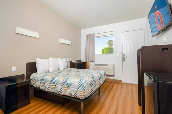 Foto van 1 tweepersoonsbed (queensize) | Rookvrij, minikoelkast - BedRoom
