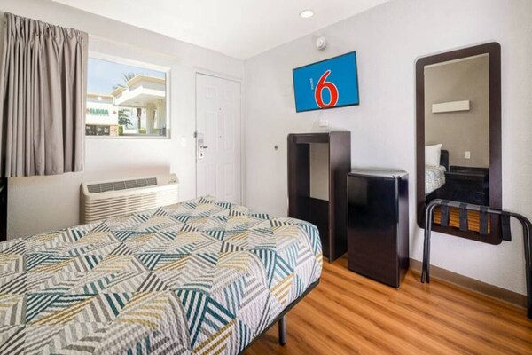 Foto van 1 tweepersoonsbed (queensize) | Rookvrij, minikoelkast - BedRoom