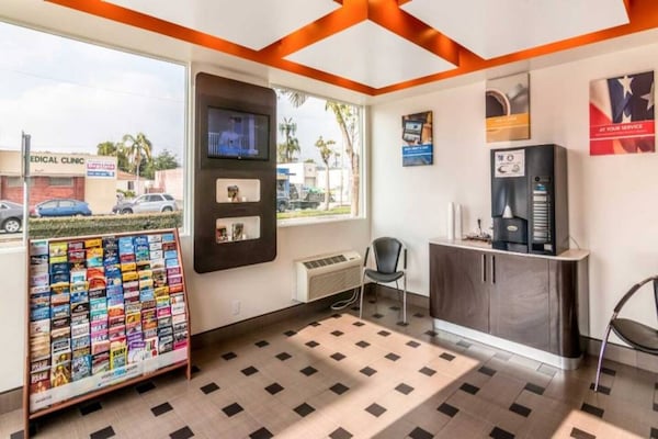 Foto van 1 kingsize bed | Roken toegestaan, koelkast aanwezig - FloorPlan