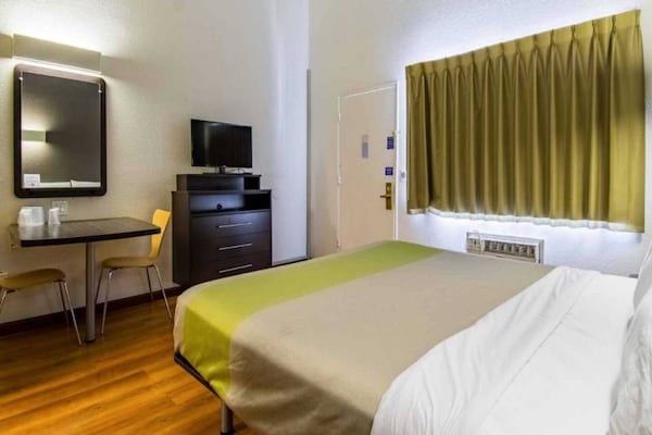 Foto van 1 kingsize bed | Rookvrij, Keuken - Vakantiehuis in Cypress - BedRoom