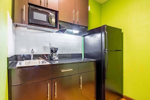 Foto van 1 Queensize Bed | Mobil Access Tub Ns Kitchen - Vakantiehuis in Cypress - Kitchen