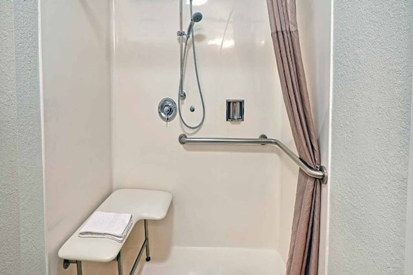 Foto van 1 King Bed | Premium | Mini Koelkast - Vakantiehuis in Inglewood - BathRoom