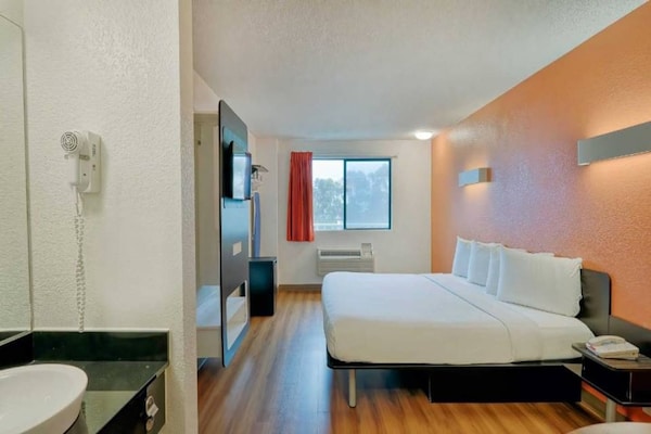 Foto van 1 kingsize bed | Inglewood - Vakantiehuis in Inglewood - BedRoom