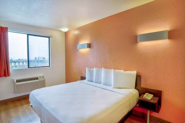 Foto van 1 kingsize bed | Inglewood - Vakantiehuis in Inglewood - BedRoom