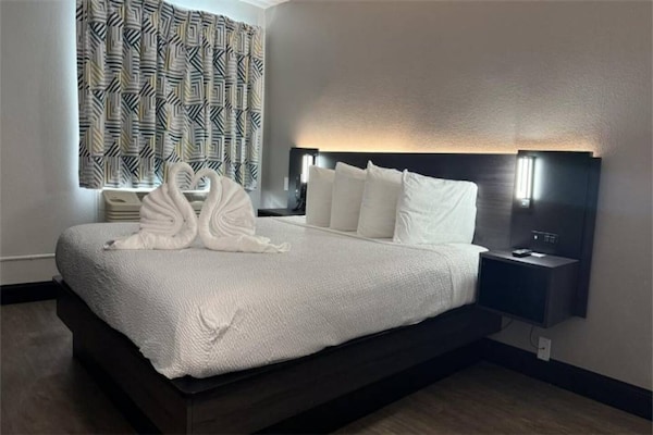 Foto van 1 kingsize bed | Rookvrij - Vakantiehuis in Los Angeles CA - BedRoom
