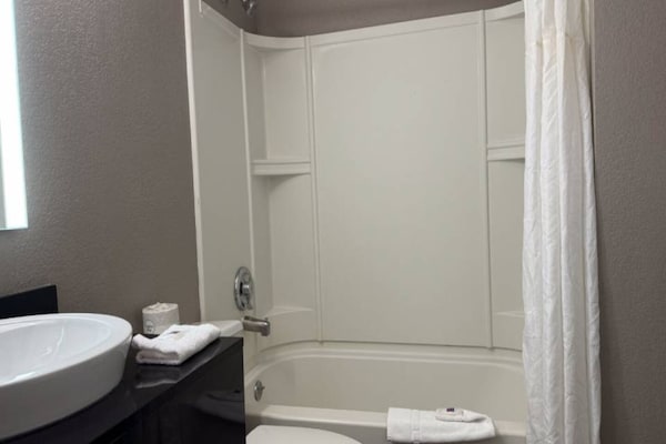 Foto van 1 kingsize bed | Rookvrij - Vakantiehuis in Los Angeles CA - BathRoom