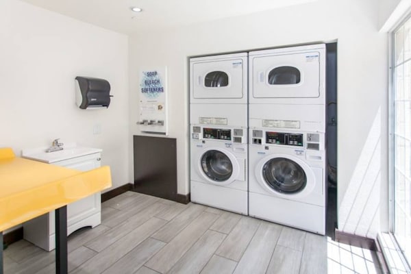 Foto van 1 kingsize bed | Toegankelijk voor mindervaliden | Douche | Nsmk - Facilities