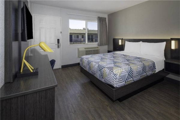 Foto van 1 tweepersoonsbed (queensize) | Minikoelkast - Vakantiehuis in Fontana - Facilities
