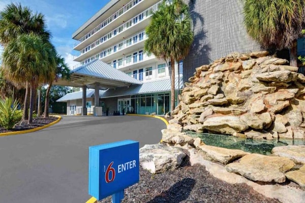 Foto van 1 King Bed | Uitgebreide Suite - Vakantiehuis in Cutler Bay - ExteriorSummer