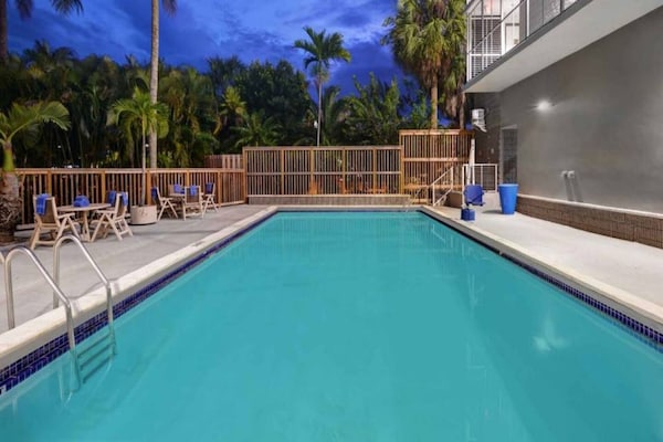 Foto van 1 King Bed | Uitgebreide Suite - Vakantiehuis in Cutler Bay - Pool
