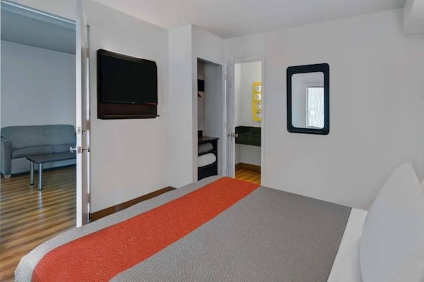 Foto van 1 tweepersoonsbed | Toegankelijk voor mindervaliden/bad - BedRoom