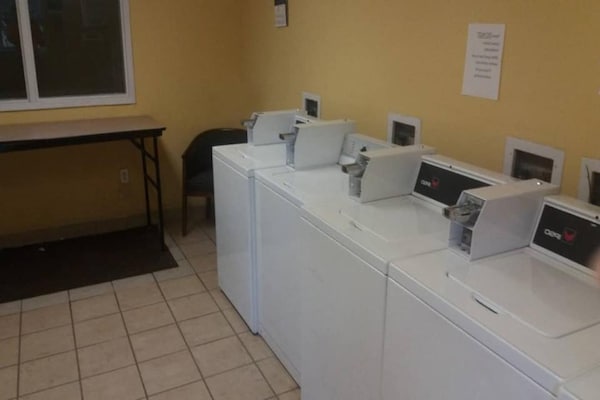 Foto van 1 kingsize bed | Rookvrij, magnetron, slaapbank - Vakantiehuis in Myrtle Beach SC - Facilities