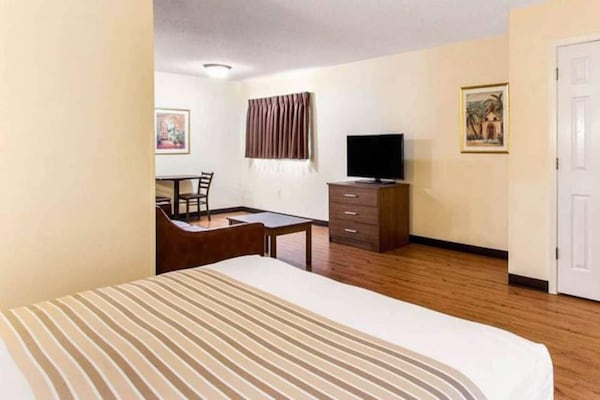 Foto van 1 tweepersoonsbed (Queensize) | Premium, Micfridge - BedRoom