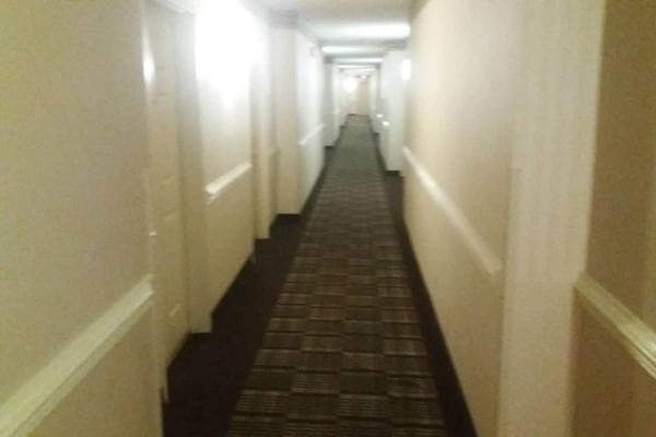 Foto van 1 queensize bed | Mob Acc RI Shwr Nsmk-bank - Vakantiehuis in Myrtle Beach SC - Facilities