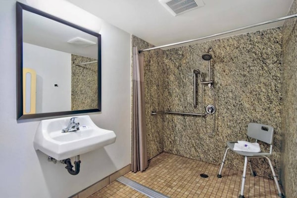 Foto van 1 kingsize bed | Roken toegestaan | Victorville - Vakantiehuis in VICTORVILLE - Facilities