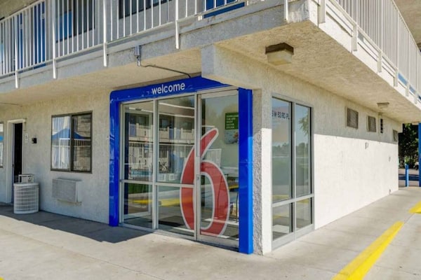 Foto van 1 Volledig Bed | Mobiliteit Toegang Ri Shwr | Ns - Vakantiehuis in Thornton - ExteriorSummer