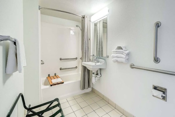 Foto van 1 Volledig Bed | Mobiliteit Access Tub | Ns - Vakantiehuis in Thornton - BathRoom