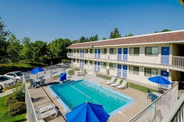 Foto van Queensize bed|Nsmk|Thornton - Vakantiehuis in Thornton - Pool