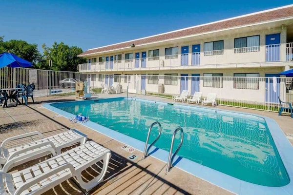 Foto van Queensize bed|Nsmk|Thornton - Vakantiehuis in Thornton - Pool