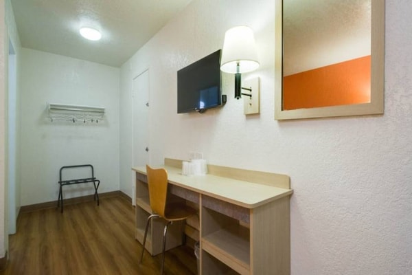 Foto van 1 Volledig Bed | Mob Accc Ri Shwr Ns Micridge - Vakantiehuis in Lakewood - Facilities