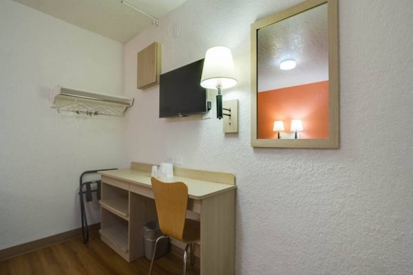 Foto van 1 Volledig Bed | Mob Accc Ri Shwr Ns Micridge - Vakantiehuis in Lakewood - Facilities