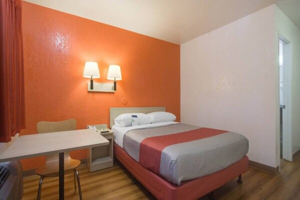 Foto van 1 tweepersoonsbed (queensize) | Rookvrij - Vakantiehuis in Lakewood - BedRoom