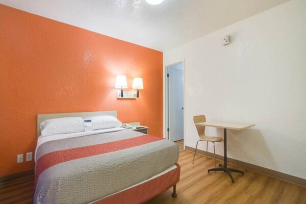 Foto van 1 tweepersoonsbed (queensize) | Rookvrij - Vakantiehuis in Lakewood - BedRoom