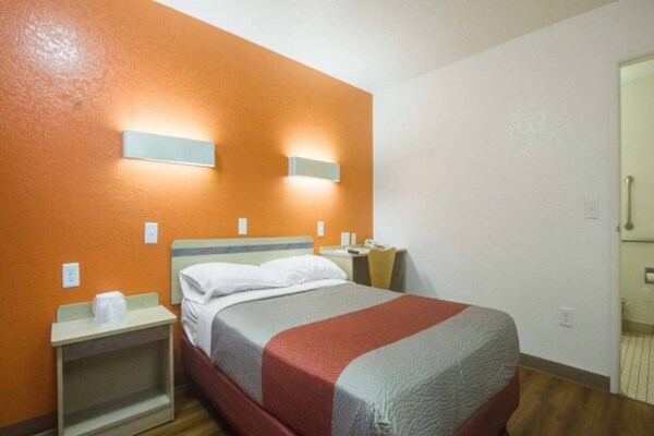 Foto van 1 tweepersoonsbed (queensize) | Rookvrij - Vakantiehuis in Lakewood - BedRoom