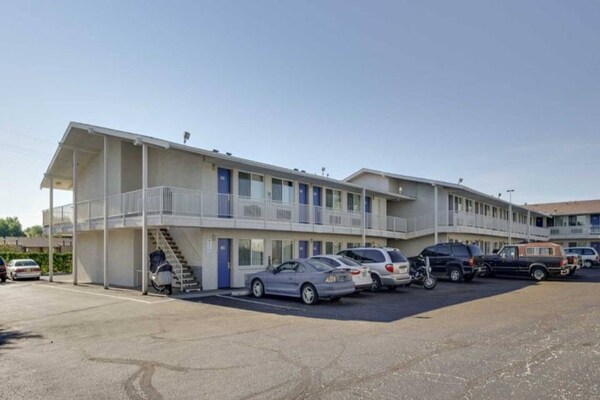 Foto van 1 tweepersoonsbed (queensize) | Rookvrij - Vakantiehuis in Lakewood - ExteriorSummer