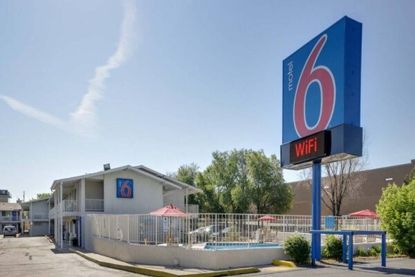 Foto van 1 tweepersoonsbed (queensize) | Rookvrij - Vakantiehuis in Lakewood - ExteriorSummer