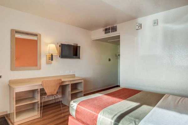 Foto van 1 tweepersoonsbed (Queensize) | Badkuip - Vakantiehuis in Fort Collins - BedRoom