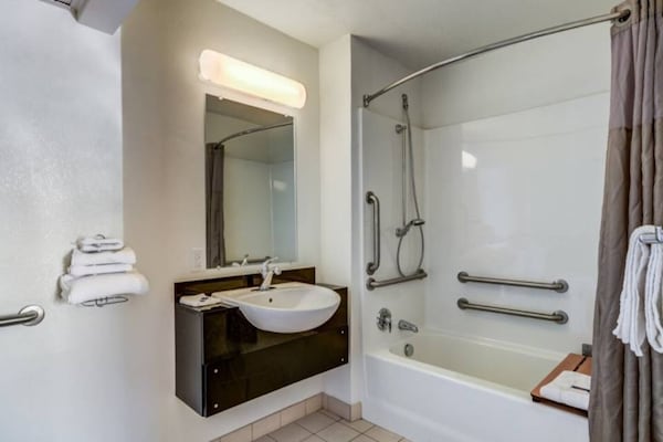 Foto van Tweepersoonsbed (queensize)|Rookvrij|Fort Collins - Vakantiehuis in Fort Collins - BathRoom