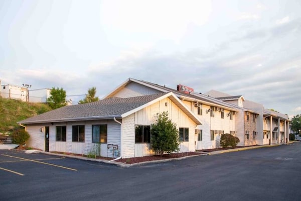 Foto van 1 tweepersoonsbed (queensize) | Rookvrij - Vakantiehuis in Omaha NE - ExteriorSummer