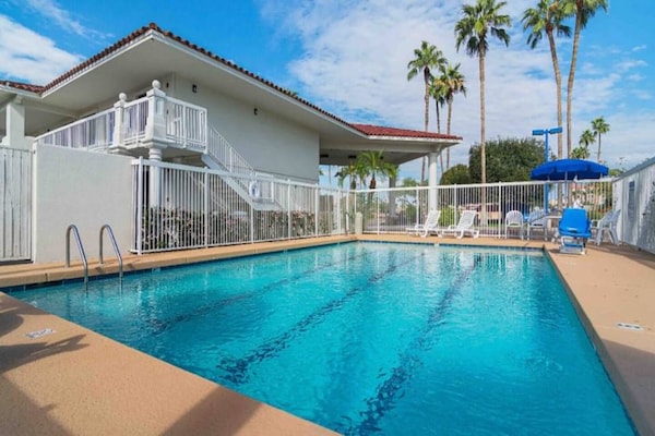 Foto van 1 kingsize bed | Rookvrij - Vakantiehuis in Chandler - Pool