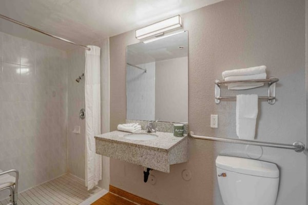 Foto van 1 kingsize bed | Roken toegestaan - Vakantiehuis in Chandler - BathRoom
