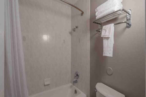 Foto van 1 kingsize bed | Roken toegestaan - Vakantiehuis in Chandler - BathRoom