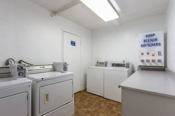 Foto van 1 kingsize bed | Roken toegestaan | Glendale - Vakantiehuis in Glendale - Facilities