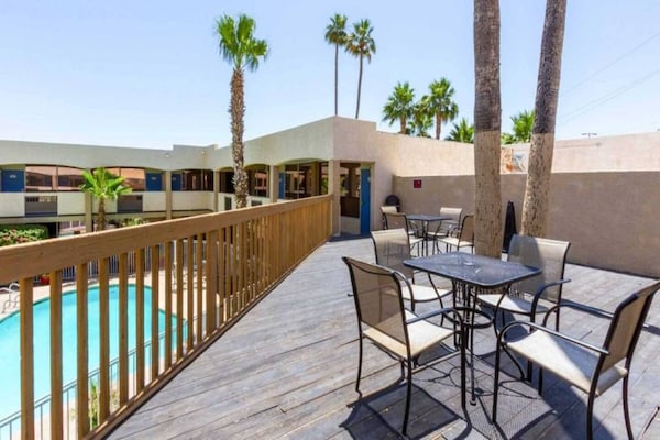 Foto van 1 kingsize bed | Roken toegestaan | Glendale - Vakantiehuis in Glendale - Pool