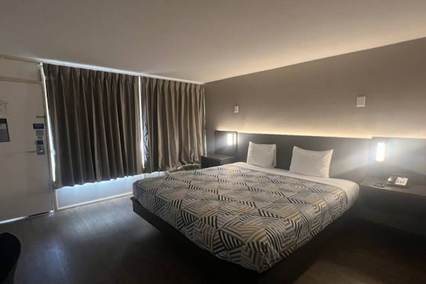 Foto van 1 King Bed | Ns | Micfridge - Vakantiehuis in Glendale - Facilities
