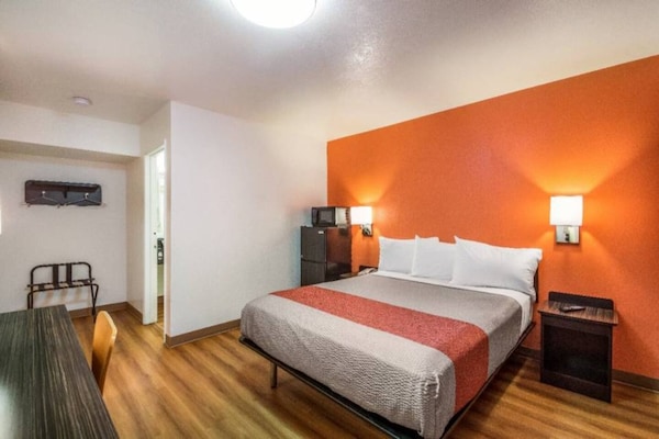 Foto van 1 Queensize Bed | Micfridge - Vakantiehuis in Youngtown - BedRoom