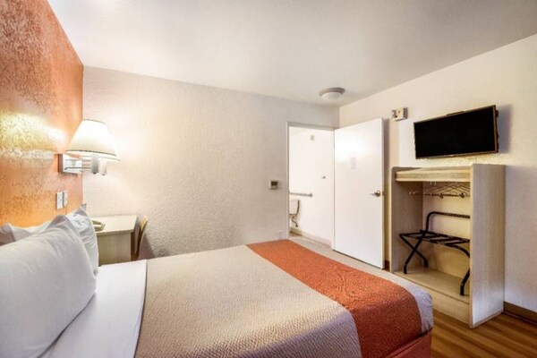 Foto van 1 Queensize Bed | Micfridge - Vakantiehuis in Youngtown - BathRoom