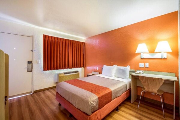 Foto van 1 tweepersoonsbed (Queensize) | Koelkast - Vakantiehuis in Youngtown - BathRoom