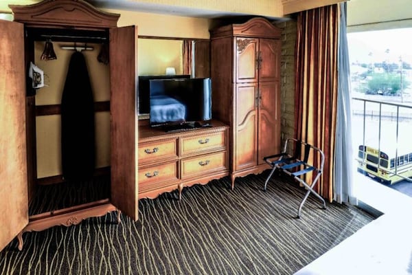 Foto van 1 kingsize bed | Zakelijk, NSMK, Keuken - Vakantiehuis in Phoenix - Facilities