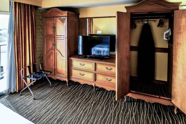 Foto van 1 kingsize bed | Zakelijk, NSMK, Keuken - Vakantiehuis in Phoenix - Facilities