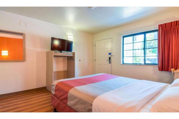 Foto van 1 tweepersoonsbed (queensize) | Toegankelijk voor mindervaliden/bad - BedRoom